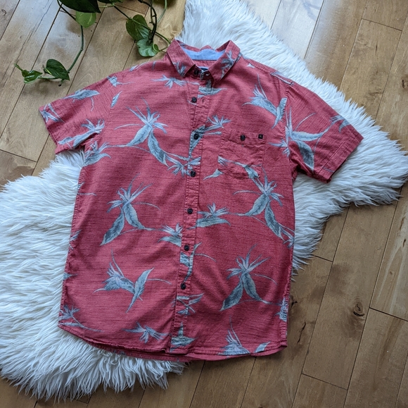 👕RIP CURL - Jungle Short Sleeve Button-down - Picture 2 of 9